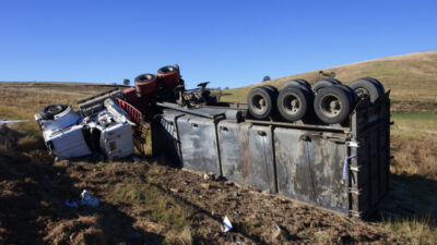 Tır kontrolden çıktı: Yaralılar var Lorem ipsum gibi yapay metinler yerine, gerçek anlam taşıyan bu