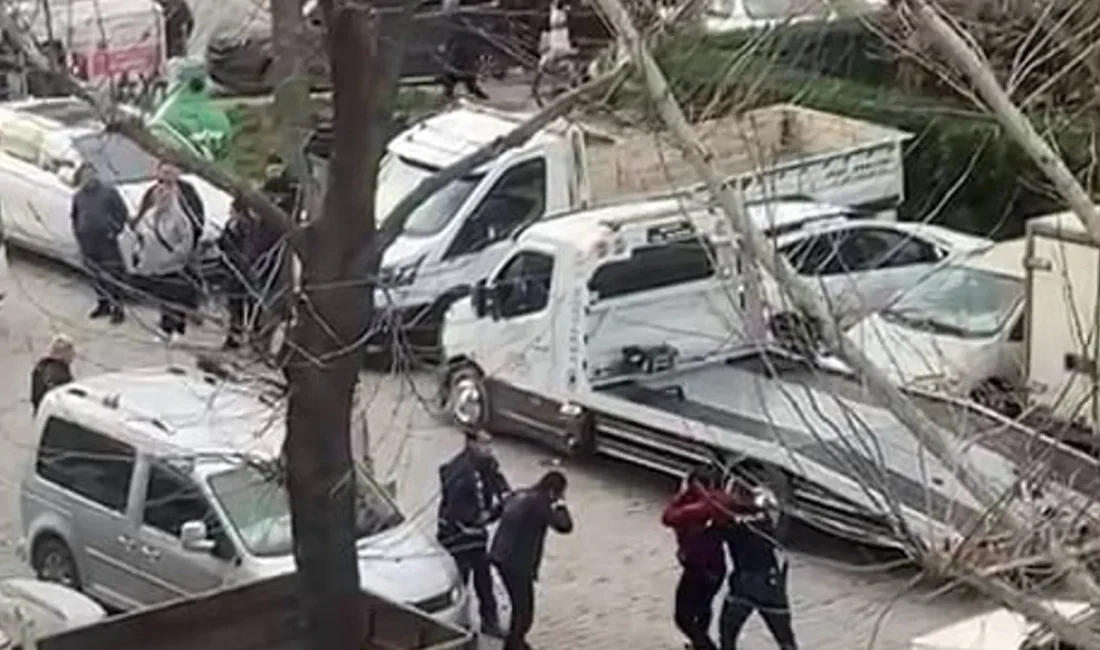 İzmir’in Bornova ilçesinde trafikte başlayan gerginlik, Çamdibi Polis Merkezi önünde