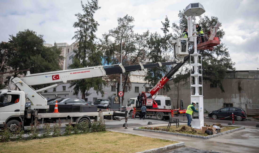 Bornova Belediyesi’nin Abide-i Hürriyet Meydanı’na kurduğu Türkiye’nin en kapsamlı hibrit