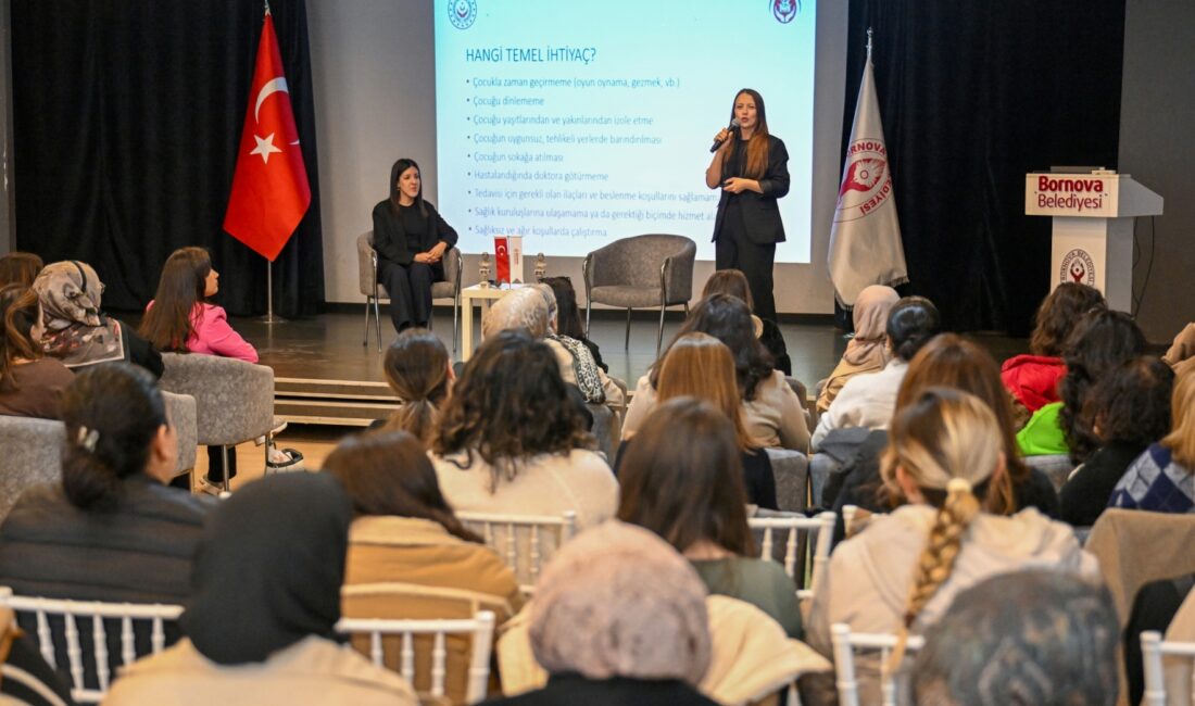 Bornova Belediyesi'nin ev sahipliğinde düzenlenen panelde çocuğa yönelik şiddet tüm