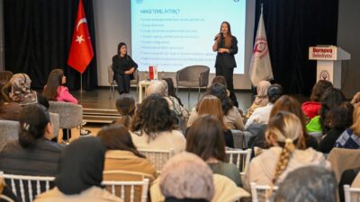 Bornova Belediyesi'nin ev sahipliğinde düzenlenen panelde çocuğa yönelik şiddet tüm