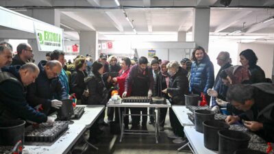 Bornova Belediyesi’nin düzenlediği Tohum Takas Şenliği, 14 Şubat’ta Merkez Pazaryeri’nde