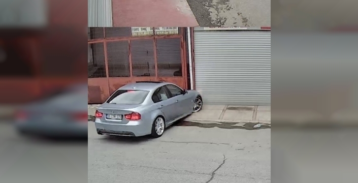 İzmir'in Bornova ilçesinde drift yaptığı sırada direksiyon hakimiyetini kaybederek bir