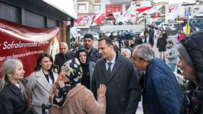 Bornova Belediye Başkanı Ömer Eşki, iftarını Kızılay Kent Lokantası’nda mahalle