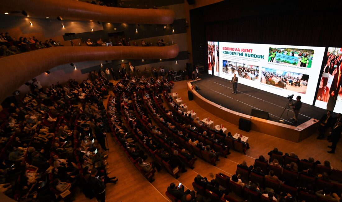 Bornova Belediye Başkanı Ömer Eşki, 2. Yıl Faaliyet Toplantısı’nda, göreve