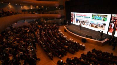 Bornova Belediye Başkanı Ömer Eşki, 2. Yıl Faaliyet Toplantısı’nda, göreve