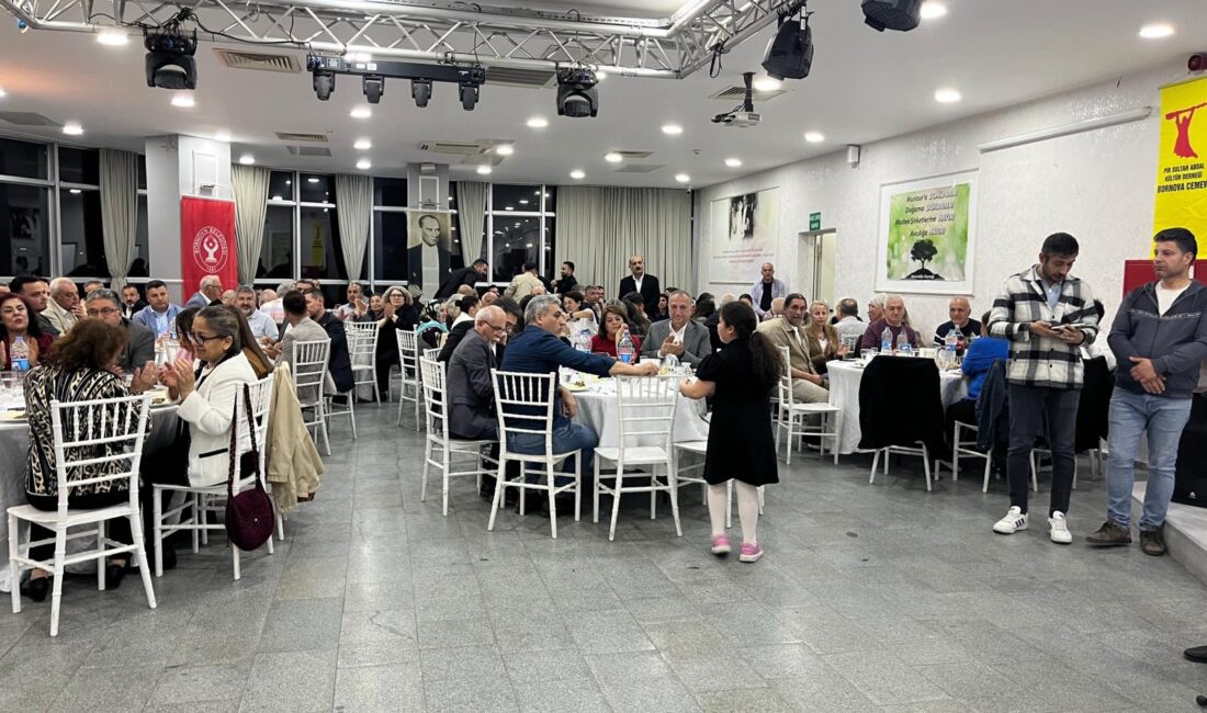 Bornova Belediyesi’nin ev sahipliğinde, Dr. Sırrı Aydoğan Kültür Merkezi’nde düzenlenen