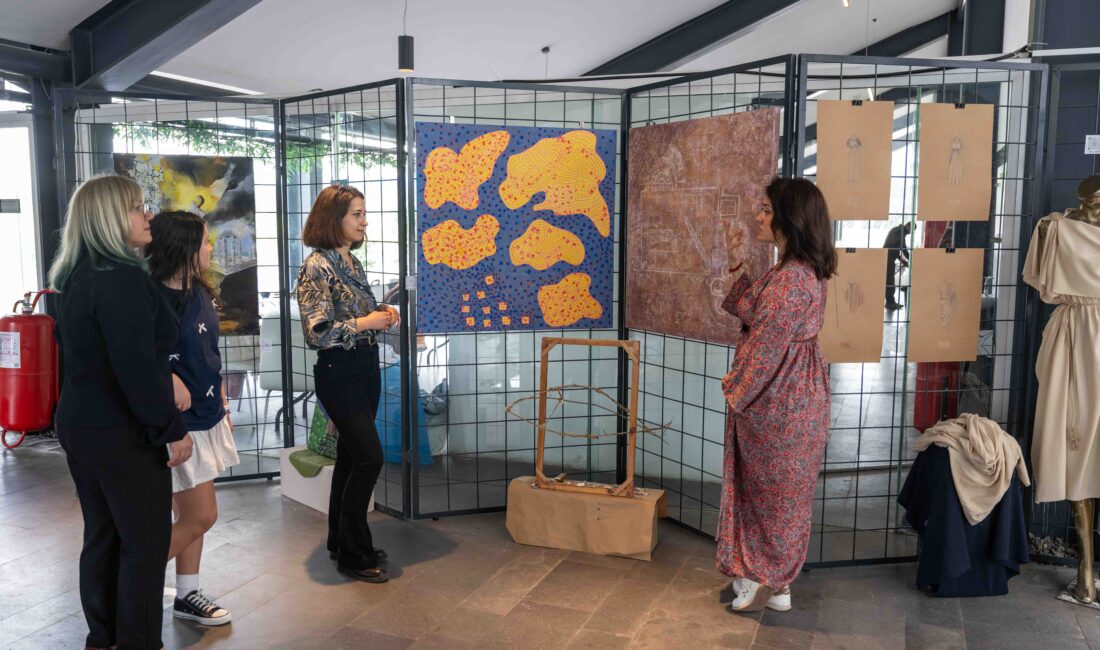 Bornova Belediyesi’nin ev sahipliğinde, Yeşilova Höyüğü Ziyaretçi Merkezi’nde düzenlenen “Antik