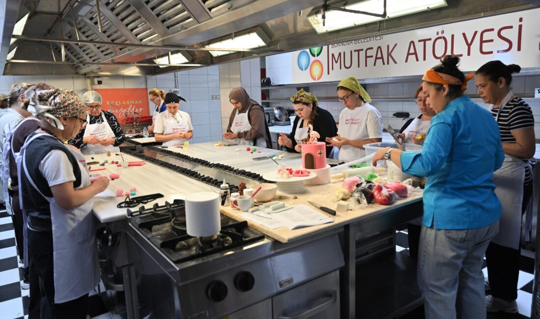 Bornova Belediyesi, düzenlediği mutfak atölyeleriyle katılımcılara pastacılık ve makarna yapımı