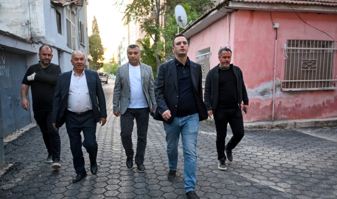 Bornova Belediye Başkanı Ömer Eşki, sabahın ilk ışıklarıyla birlikte saha