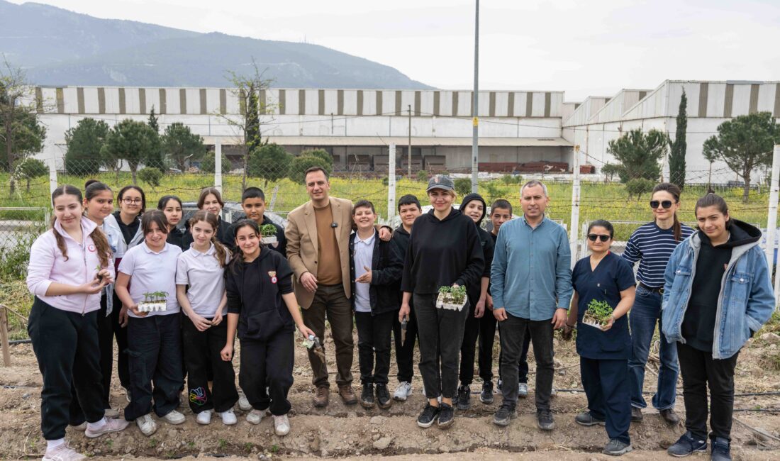 Bornova Belediyesi, Altındağ, Işıkkent, Mevlana ve Pınarbaşı kent bostanlarında yaz