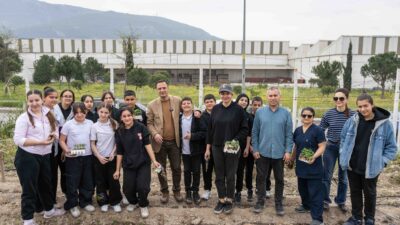 Bornova Belediyesi, Altındağ, Işıkkent, Mevlana ve Pınarbaşı kent bostanlarında yaz