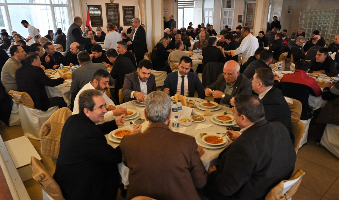 İzmir 3. Sanayi Sitesi’nde geleneksel Kuru Fasulye Günü buluşması Bornova Belediye Başkanı Ömer Eşki, İzmir 3. Sanayi Sitesi’nde düzenlenen