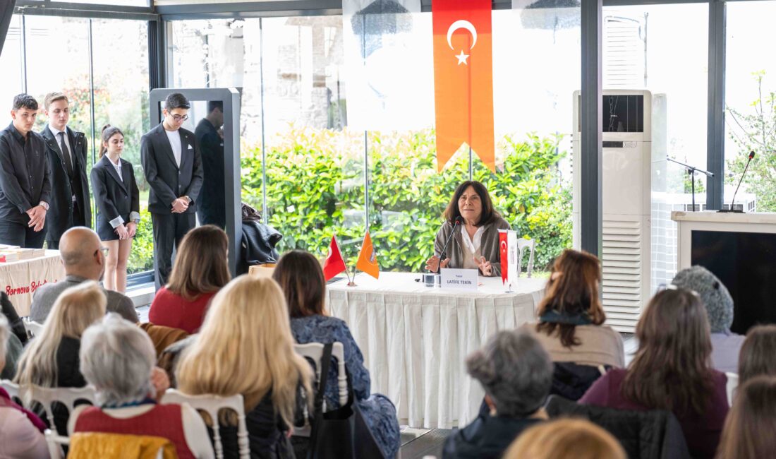 Latife Tekin Bornova’da gençlerle buluştu: “Sizin dünyanızı çok merak ediyorum” Türk edebiyatının usta kalemi Latife Tekin, Bornova Belediyesi’nin ev sahipliğinde