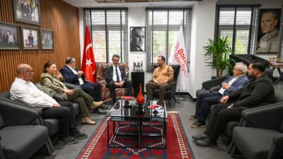 Atatürkçü Düşünce Derneği Genel Başkanı Mustafa Hüsnü Bozkurt ve beraberindeki