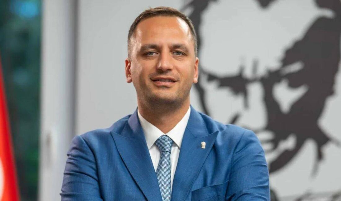 İzmir Cumhuriyet Başsavcılığı tarafından yürütülen 'bankamatik memuru' soruşturması kapsamında gözaltına