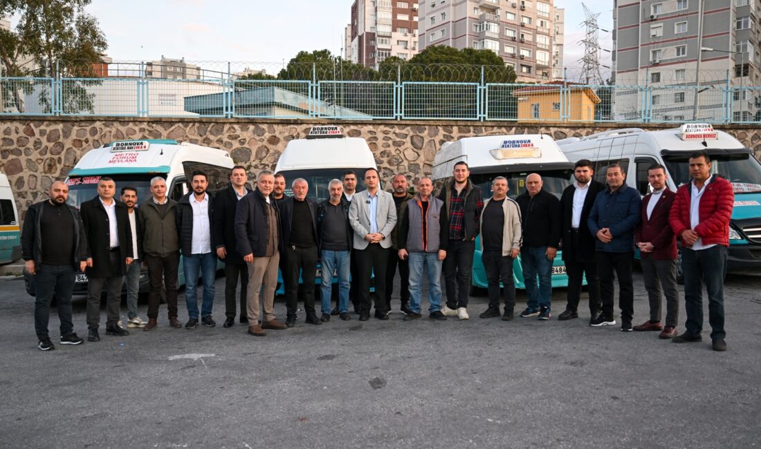 Başkan Eşki minibüsçülerle kahvaltıda buluştu Bornova Belediye Başkanı Ömer Eşki, sabah saatlerinde EVKA-4 minibüs durağını