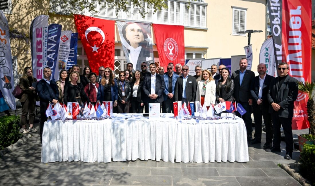 Sağlığa erişimde yeni dönem: Bornova’da “Sağlık Destek Kartı” başladı Bornova Belediyesi, vatandaşların özel sağlık kuruluşlarından yüzde 10 ile yüzde