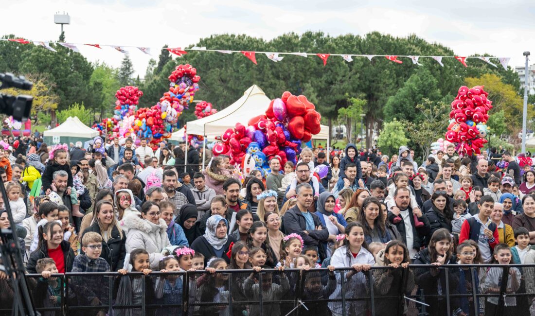 Bornova Belediyesi’nin geleneksel Uçurtma Şenliği, Bornova’da binlerce çocuk ve aileyi