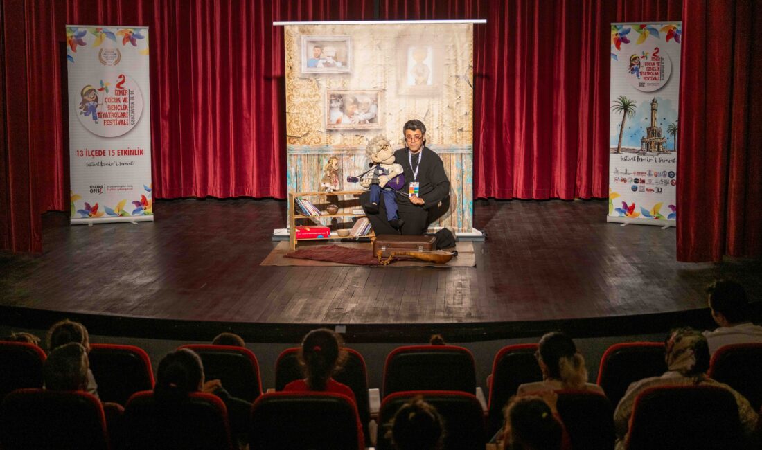 İzmir Çocuk ve Gençlik Tiyatroları Festivali kapsamında Bornova Belediyesi’nin ev