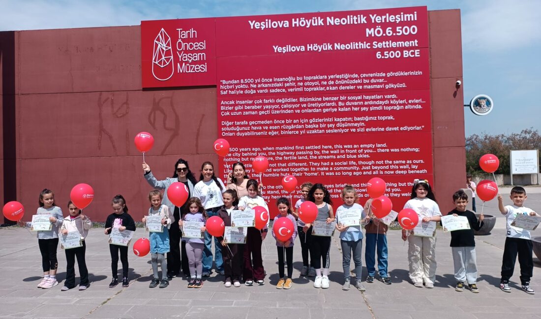 Bornova Belediyesi tarafından Yeşilova Höyüğü Ziyaretçi Merkezi’nde düzenlenen etkinlikte çocuklar,