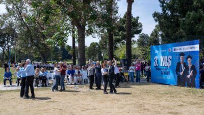 İzmir’de düzenlenen 3. Yaş Üniversitesi Şenliği’ne katılan Bornova Belediyesi, "Sağlıklı