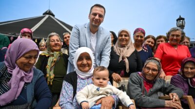Bornova Belediye Başkanı Ömer Eşki, Anneler Günü kapsamında eşi Beste