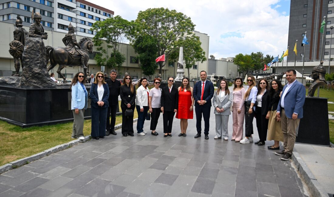 Başkan eşleri Bornova’da buluştu İzmir Büyükşehir Belediye Başkanı Cemil Tugay’ın eşi Öznur Tugay’ın koordinasyonunda