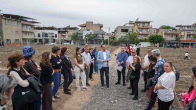 Bornova Belediyesi’nin Doğanlar ve Evka-4 kent bostanlarında kadın üreticiler yazlık