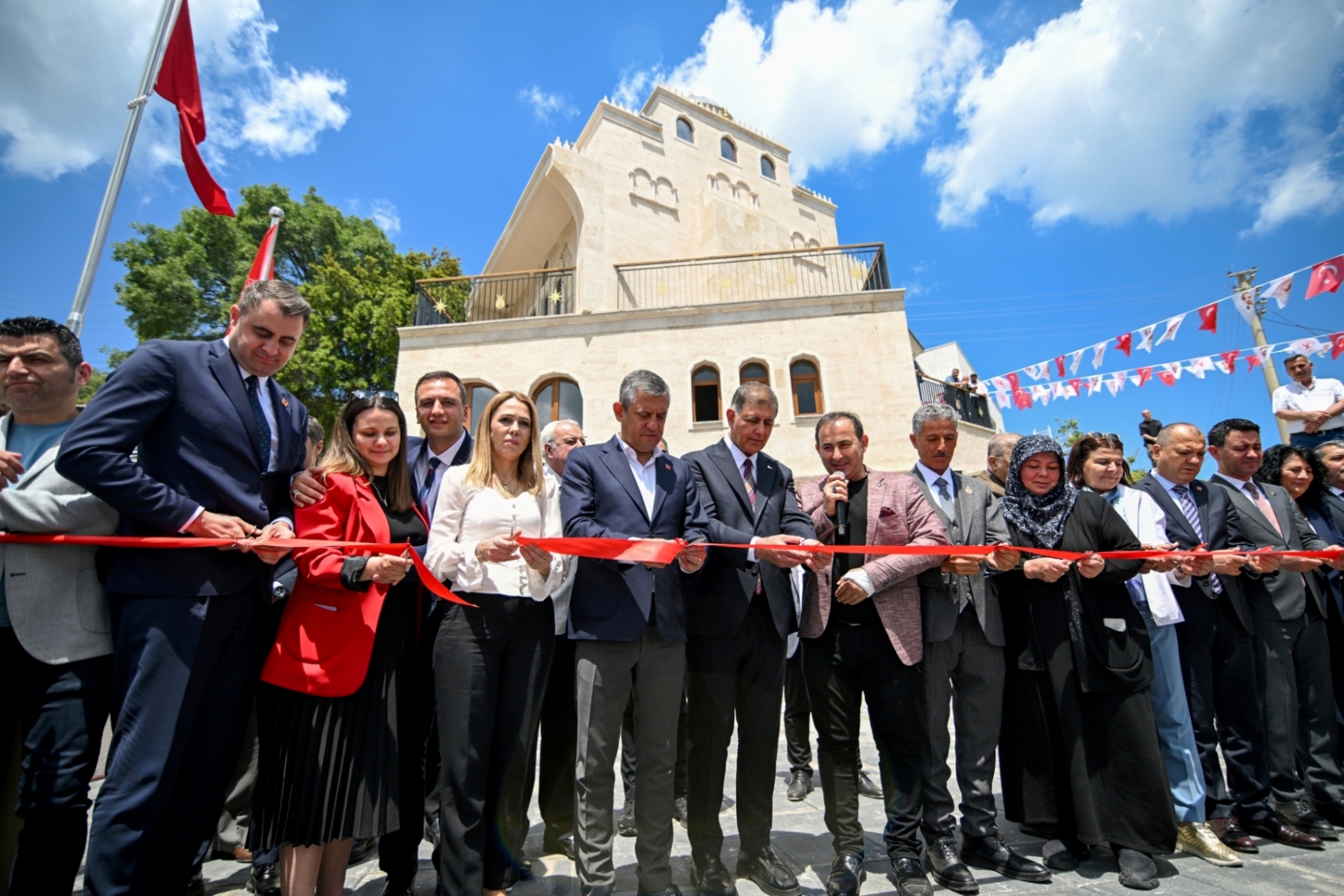 CHP Genel Başkanı Özgür Özel, İzmir programı kapsamında Bornova’da, Sarnıç