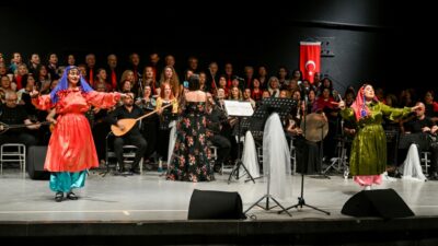 Bornova Belediyesi tarafından düzenlenen 5. Bornova Halk Dansları Festivali, “Kaşıkların