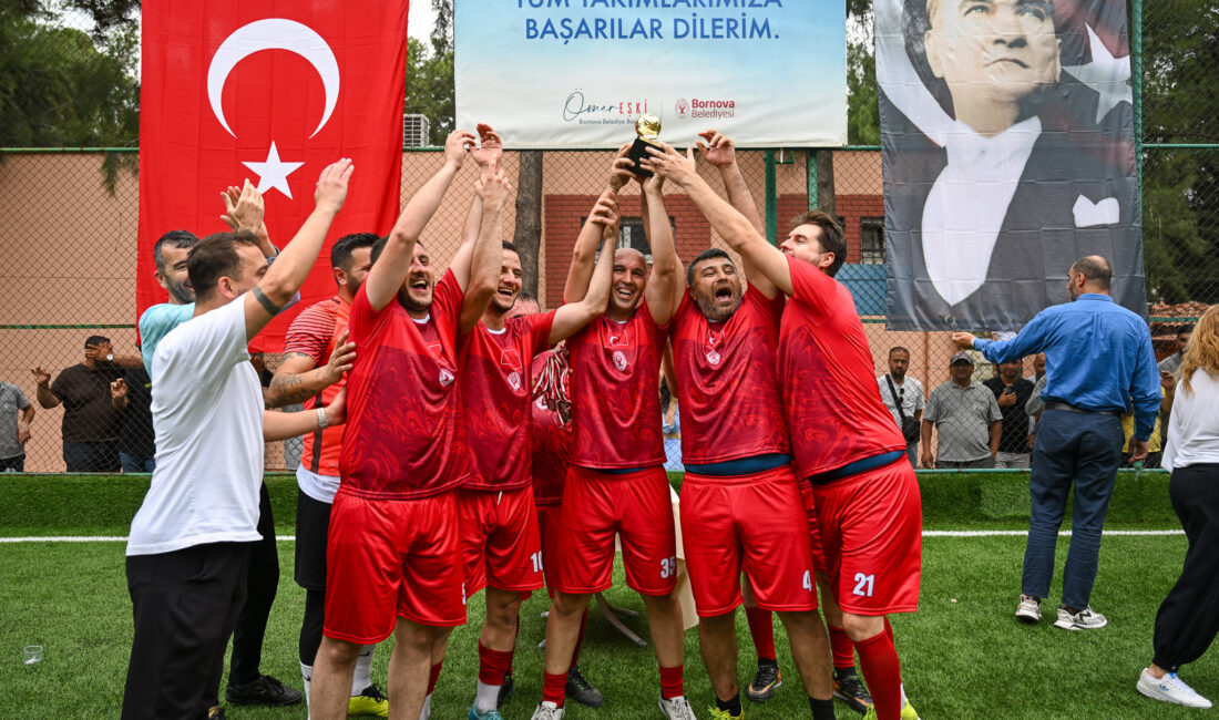 Yeşil sahada şampiyon Kırsal Hizmetler! Bornova Belediyesi bünyesinde çalışan personelin bağlarını kuvvetlendirmek, kurum içi dayanışmayı