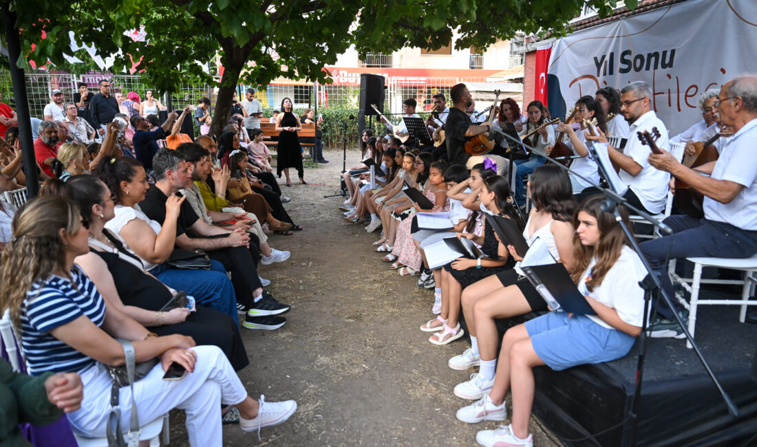 Bornova Belediyesi Hobi ve Beceri Edindirme Kurs Merkezi bahçesinde düzenlenen