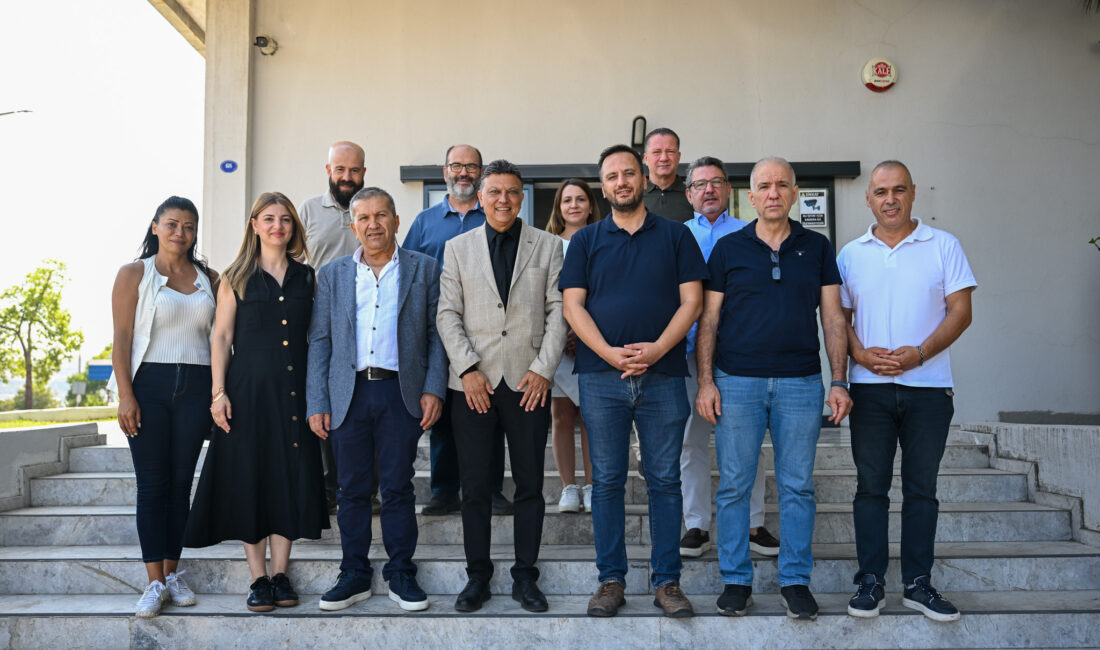 Tekstil Mühendisliği mezunu olan Bornova Belediye Başkanı Ömer Eşki, İzmir