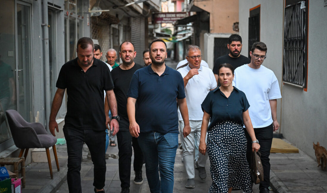 Bornova Belediye Başkanı Ömer Eşki, Çamdibi Yıldırım Beyazıt Mahallesi’nde kilit